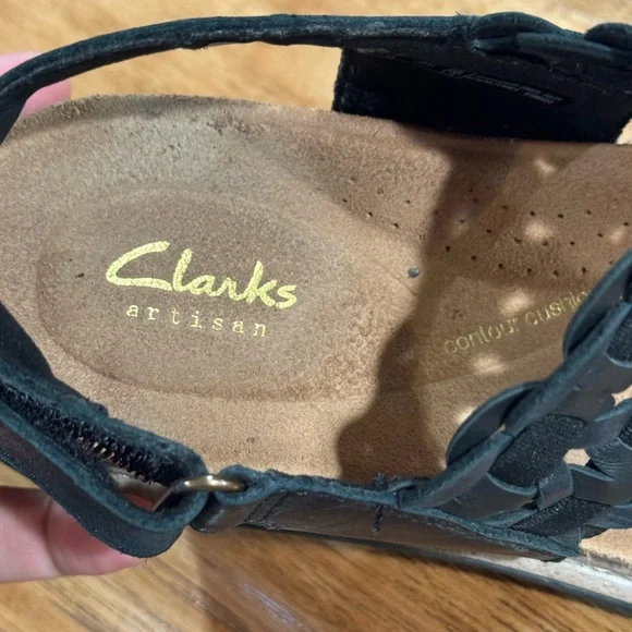 Clarks womens Black Sandals Arwell Glide
Leather Velcro heal strap US 7, UK 4.5 - Picture 2 of 6